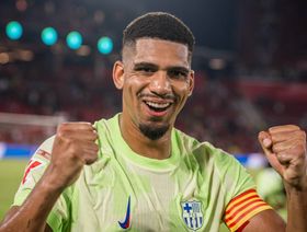 رونالد أراوخو: يامال يُفاجئنا كل يوم.. ونتفهم غضب فليك