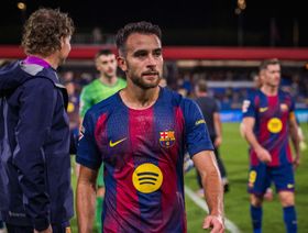 ينقصه اللعب كحارس مرمى.. غارسيا مدافع برشلونة يبهر الجميع بتضحياته