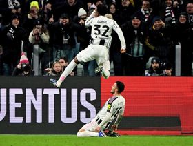 شاهد.. يوفنتوس يصعق نابولي ويقترب من فرق الصدارة بالدوري الإيطالي