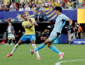 ياسين بونو يهدد الدعيع ويقترب من رقمين قياسيين بكأس العالم