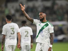 شاهد… الأهلي يُعاقب النجمة بهاتريك إيفان توني ويُواصل مطاردة الهلال