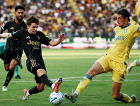شاهد.. يوفنتوس يبدأ الدوري الإيطالي بفوز صعب على فروسينوني