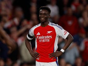 ساكا: أرتيتا يتطور بفضل التقلبات.. وإيزي اندمج سريعاً