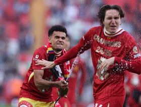 رغم بيع لويس دياز.. "بديل صلاح" مصمم على الرحيل عن ليفربول