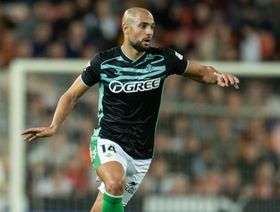 أمرابط يترك بيتيس ويسافر إلى المغرب ليتعافى قبل كأس إفريقيا 2025