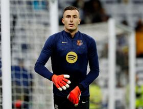 رسمياً.. برشلونة يمدد عقد الحارس بينيا ويعيره إلى إلتشي