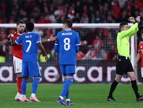 ما هو بروتوكول مكافحة العنصرية الذي فعِّلَ في مباراة بنفيكا وريال مدريد؟