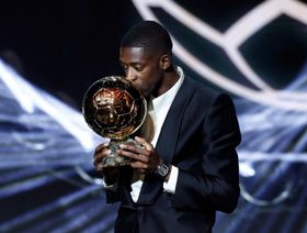 عثمان ديمبيلي ينتزع الكرة الذهبية 2025 من لامين يامال