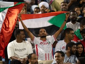 شاهد.. السودان يتحدى النقص العددي أمام لبنان ويتأهل إلى كأس العرب