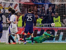 أخطاء أونانا تحرم مانشستر يونايتد من الفوز على ليون بالدوري الأوروبي
