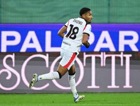 ميلان ينتزع تعادلاً متأخراً من فيورنتينا ويجازف بخسارة المركز الثاني