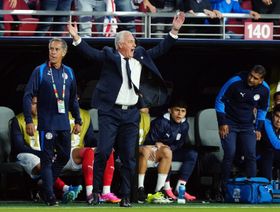 مدرب باراغواي يطلب تغيير أماكن لوحات الإعلانات بكأس العالم