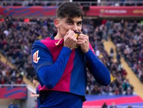 مدافع برشلونة يخضع لجراحة ناجحة في اليد