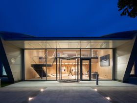 مانشستر يونايتد يفتتح مركز كارينغتون للتدريب بعد عام من التطوير