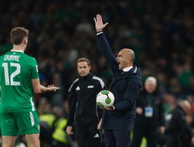 مدرب البرتغال روبرتو مارتينيز يدافع عن كريستيانو رونالدو بعد طرد "قاسٍ" أمام إيرلندا