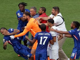لاعب تشيلسي جواو بيدرو: باريس سان جيرمان فقد صوابه بعد الخسارة
