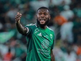 هل يعود لاعب الأهلي السعودي كيسي لإيطاليا للمرة الثالثة؟