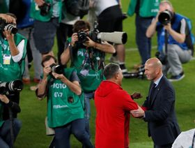 مساعد مدرب برشلونة وتشيلسي السابق قد يحرم العراق من كأس العالم