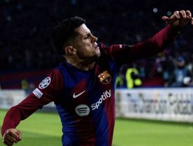 شح الأموال يدفع برشلونة لطلب تجديد إعارة أحد نجوم الموسم