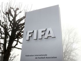 فيفا يتهم ماليزيا بتزوير وثائق جنسية 7 لاعبين مولودين في الخارج