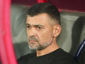 كونسيساو ينتقد نجوم الاتحاد ويعتذر للجماهير بعد رباعية الدحيل