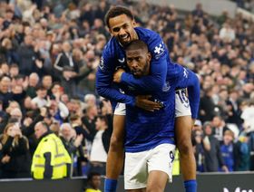 الهزيمة الرابعة توالياً.. إيفرتون يُمزق شباك تشيلسي ويطرق أبواب أوروبا