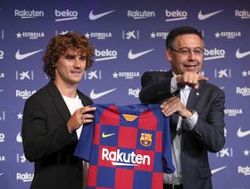 قاضٍ يتهم برشلونة بمخالفتين في صفقة أنطوان غريزمان من أتلتيكو مدريد