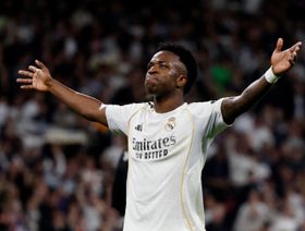 فينيسيوس يمدح زملاءه في ريال مدريد بعد الفوز على أتلتيكو