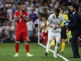 فيدال يهاجم ريال مدريد: سرقونا مرتين و"حكم الفيديو" جاء بسببهم