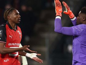 ليفربول يعزز دفاعه بـ"صفقة مؤجلة" من الدوري الفرنسي