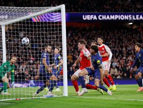 تغريم أتلتيكو مدريد بسبب عنصرية مشجعيه خلال مواجهة أرسنال