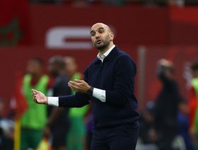 الاتحاد المغربي ينفي مجدداً شائعات انفصاله عن المدرب وليد الركراكي