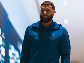 الشرق الأوسط: الهلال لن يفسخ عقد بنزيما من جانب واحد