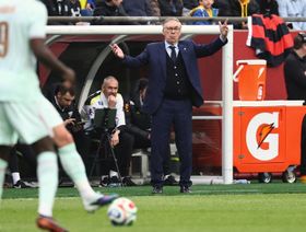 كارلو أنشيلوتي لا يأبه للهتافات باسم نيمار خلال هزيمة البرازيل أمام فرنسا