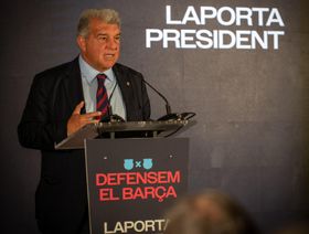 لابورتا يُسيطر وتحالف المنافسين قد يغير المعادلة في برشلونة