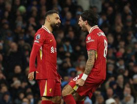 سوبوسلاي يتحدث عن مستقبل "صديقه المقرب" محمد صلاح مع ليفربول