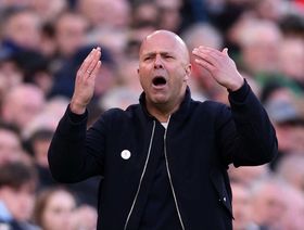 آرني سلوت سعيد بنجاح ليفربول في الركلات الثابتة أخيراً بعد عناء