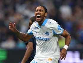 حمى ريال مدريد؟ أوباميانغ يتورط في مشكلة انضباطية بسبب "مطفأة حريق"