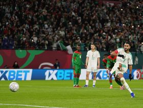 شاهد.. رياض محرز يسجل هدفاً تاريخياً ويمنح الجزائر التقدم على بوركينا فاسو