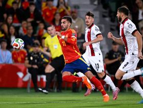 برشلونة يكشف تفاصيل إصابة فيران توريس