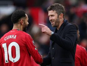 مايكل كاريك يُضيف غوارديولا إلى ضحاياه من المدربين الكبار