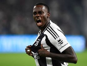 على خطى والده.. تيموثي ويا يحل بمارسيليا ويحظى باستقبال حافل