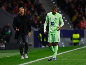 فليك يلمح لاستبعاد لامين يامال أمام إشبيلية ويرحب بعودة غافي بعد 172 يوماً