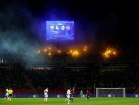 برشلونة يُعاقب جمهوره بإغلاق المدرجات