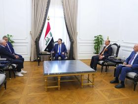 رئيس وزراء العراق يجتمع مع أرنولد مدرب المنتخب