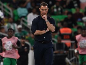 المدرب يايسله يكتب التاريخ مع الأهلي في الدوري السعودي