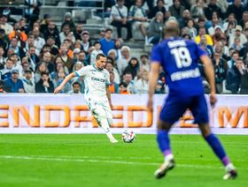 مارسيليا يقرر الاحتفاظ بالجزائري بن ناصر بعد نجاح إعارته