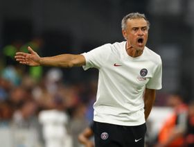 لويس إنريكي يدافع عن عثمان ديمبيلي ويتهم الصحافيين بـ"التطرف"