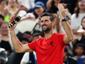 نوفاك دجوكوفيتش يتأهل لنصف النهائي في شنغهاي ماسترز للتنس