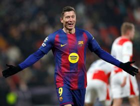 بسبب إصابة في العين.. برشلونة يفتقد ليفاندوفسكي ضد أتلتيكو